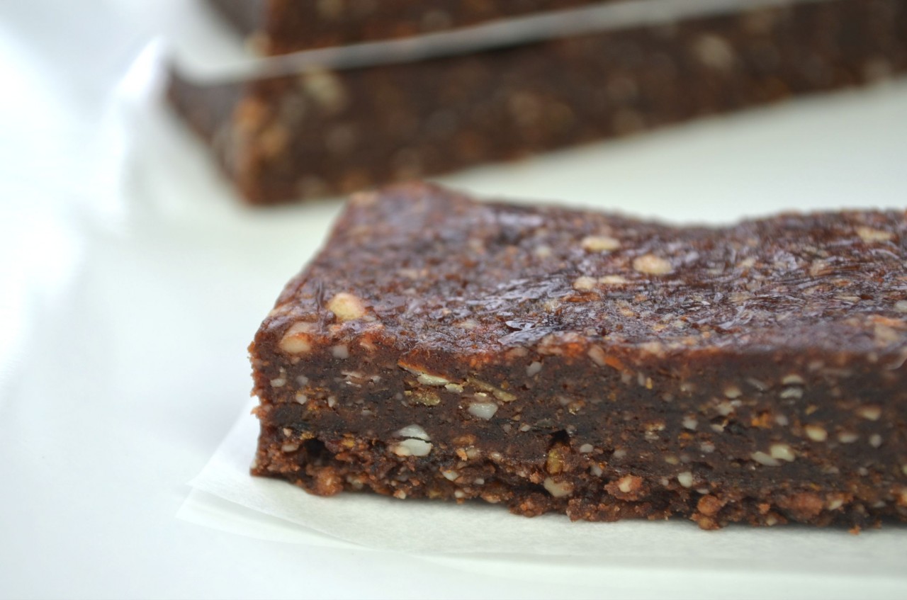 Homemade 3-Ingredient Energy Bars by Fablunch