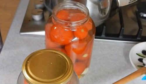 Помидоры с морковной ботвой на 3 литровую банку. Помидоры с морковной ботвой на зиму — самые вкусные рецепты
