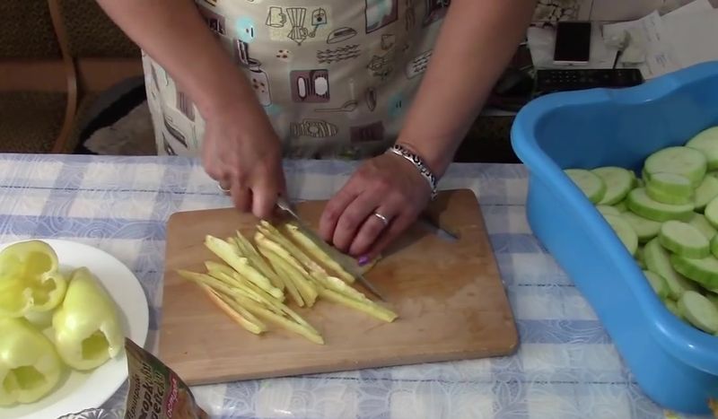 перец режем соломкой